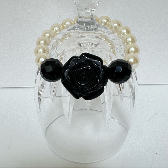 Vintage Anthropologie Black Rose Faux Pearl Stretch Statement Bracelet - Picture 14 of 14